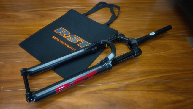 RST fork 650 bladepro.jpg